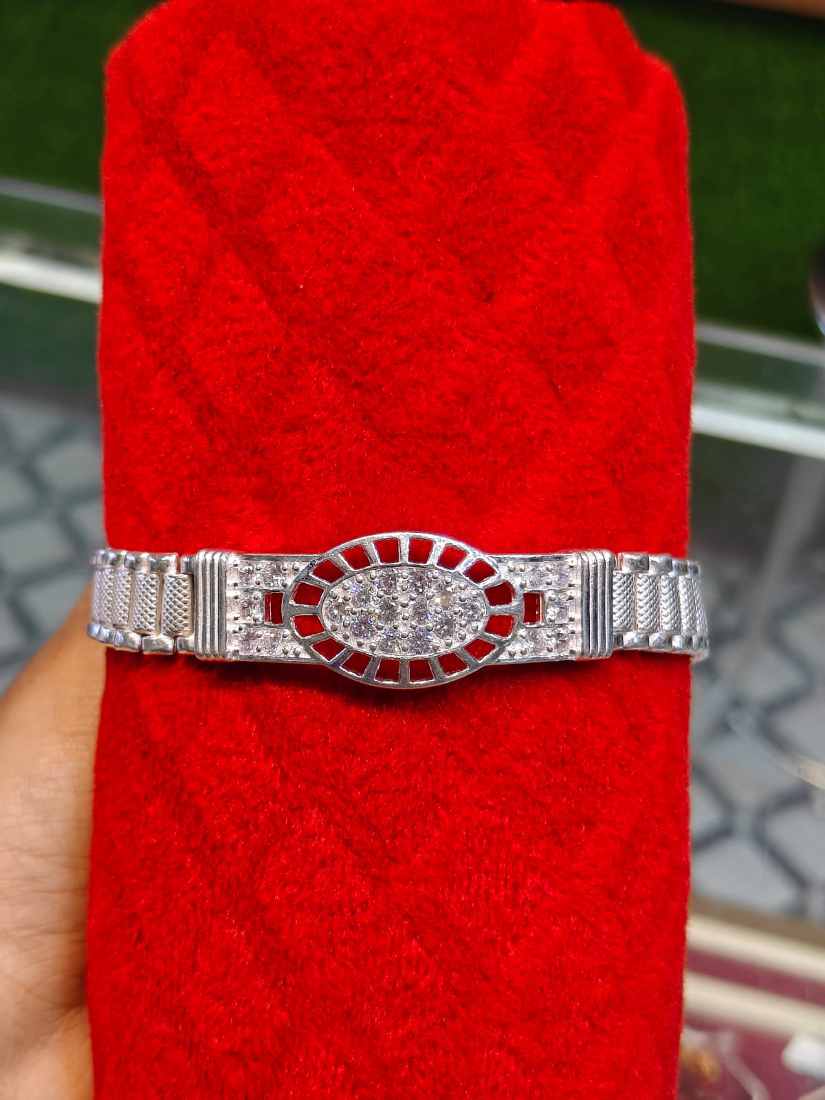 Bracelate