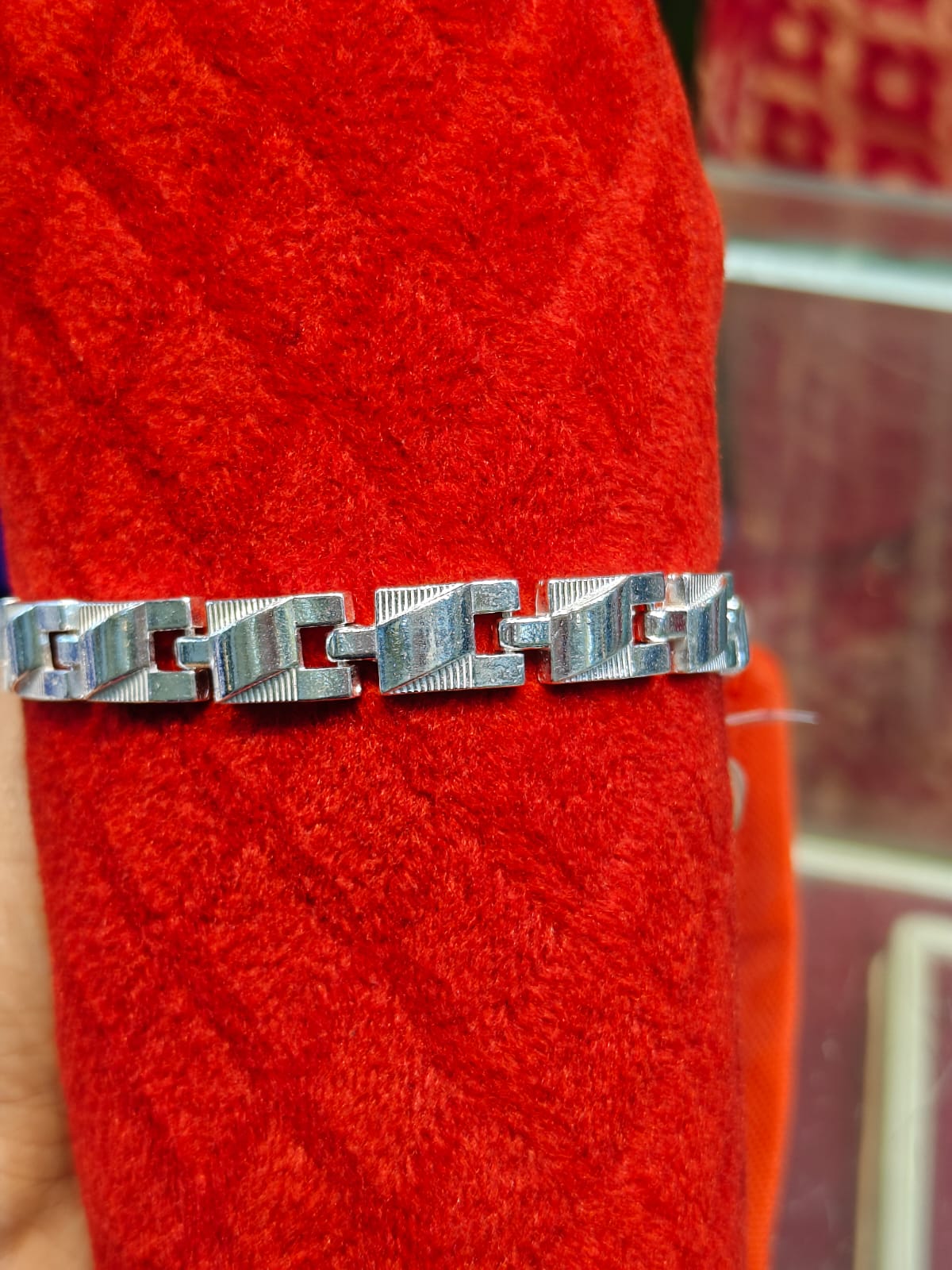 Bracelate
