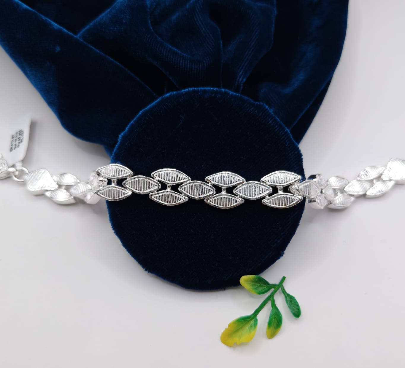 BRACELATE