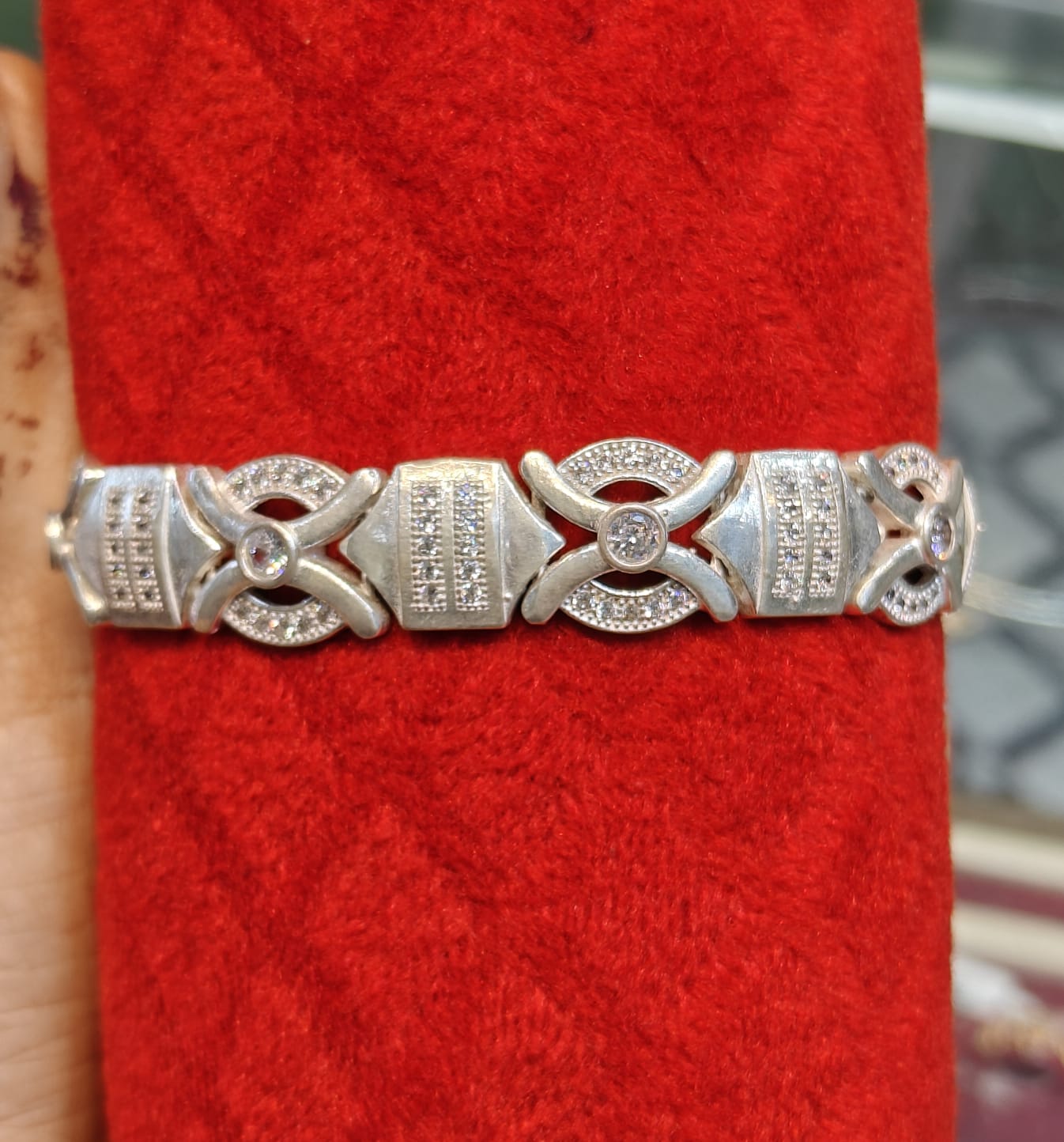 Bracelate