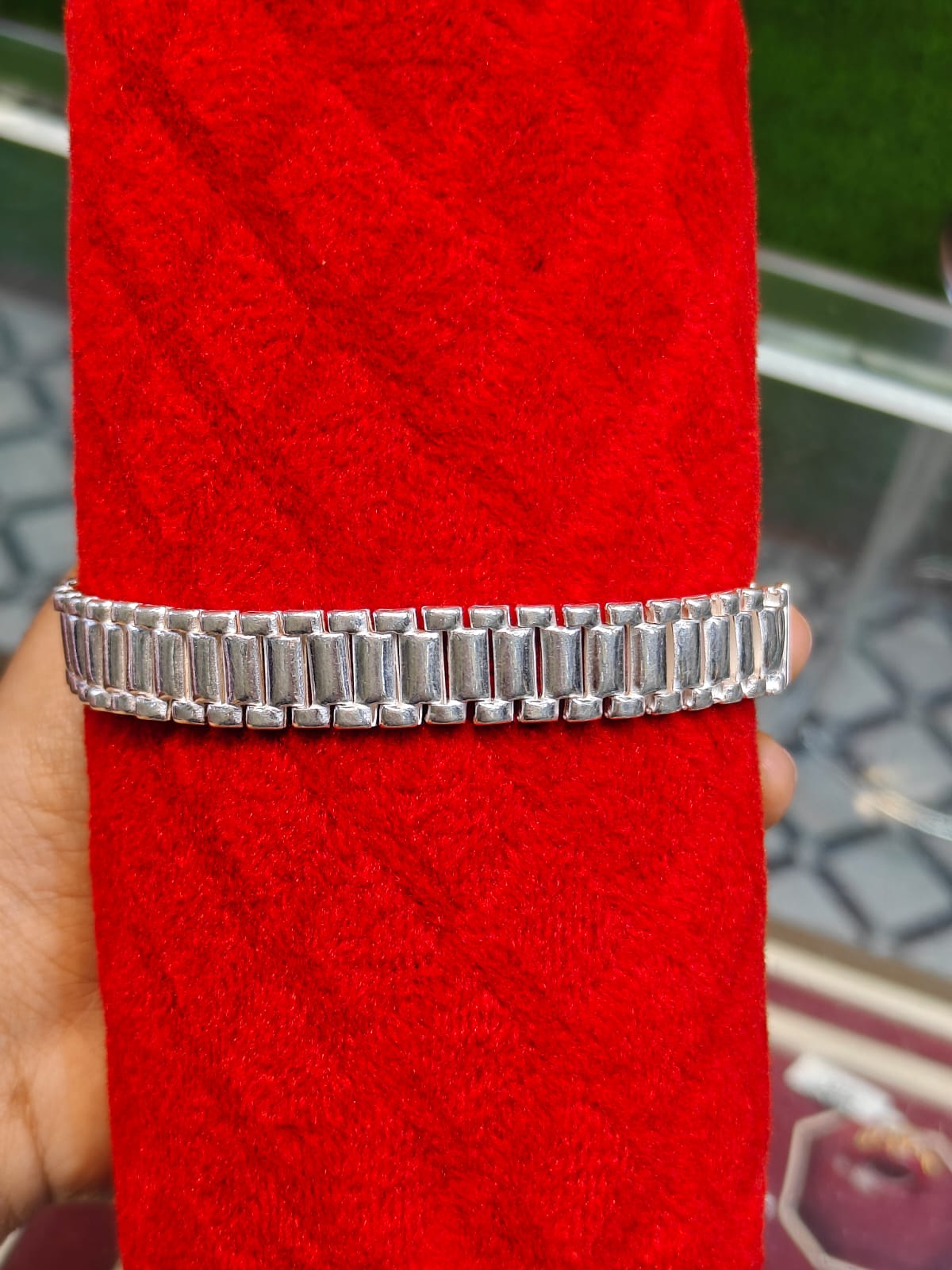 Bracelate